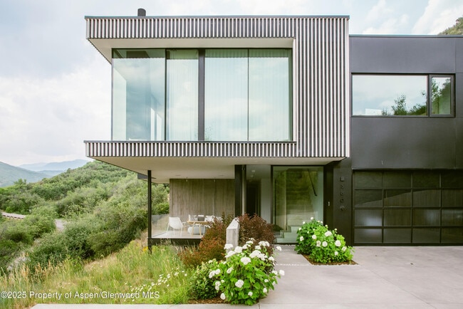 Building Photo - 580 Medicine Bow Rd