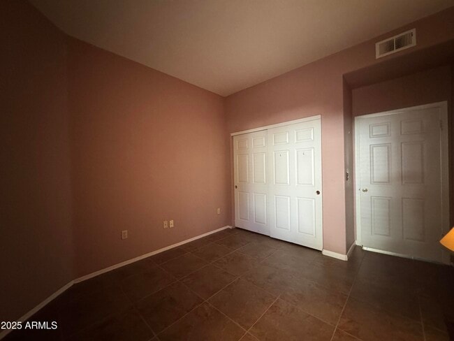 Building Photo - 750 E Northern Ave