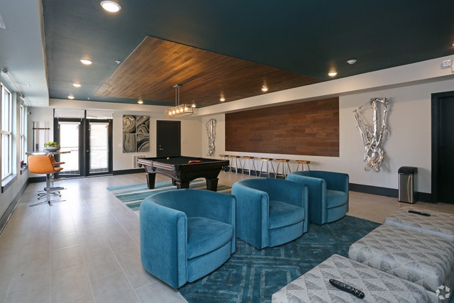 Building Photo - 690 E Algonquin Rd