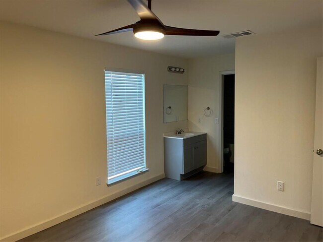 Building Photo - 10616 Mellow Meadow Dr
