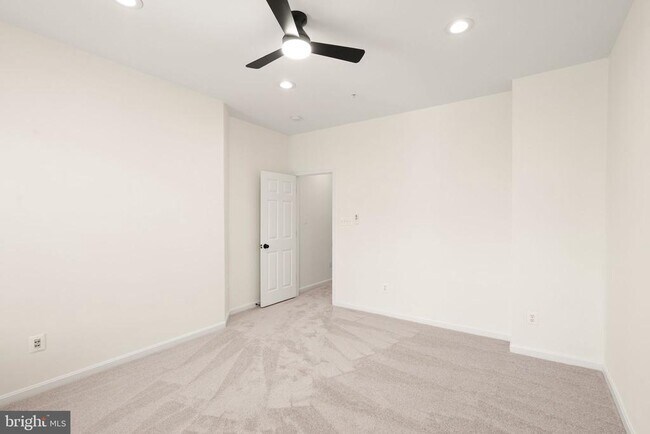 Building Photo - 42465 Regal Wood Dr