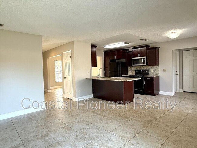 Building Photo - 606 Sandy Creek Dr