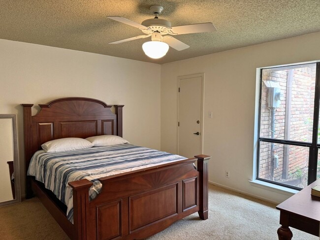 Building Photo - 2 Bed 2 Bath HOA Property