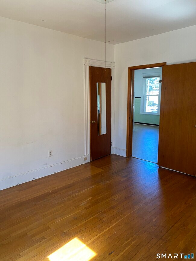 Building Photo - 789 Orange St
