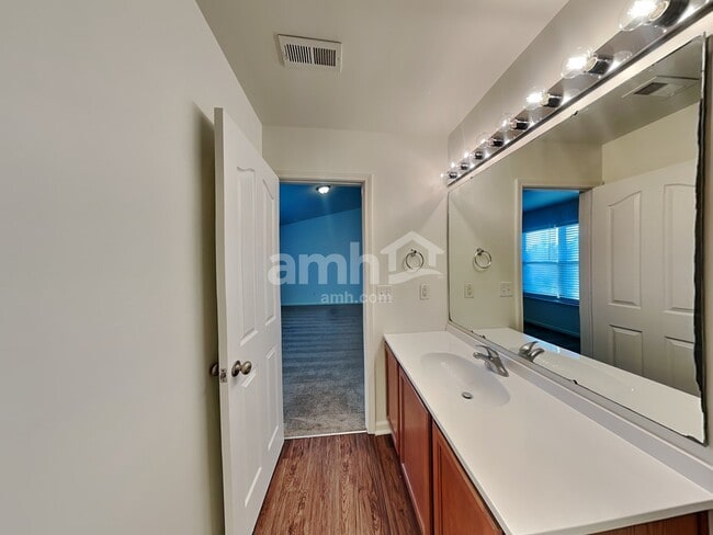 Building Photo - 4437 Esmeralda Dr