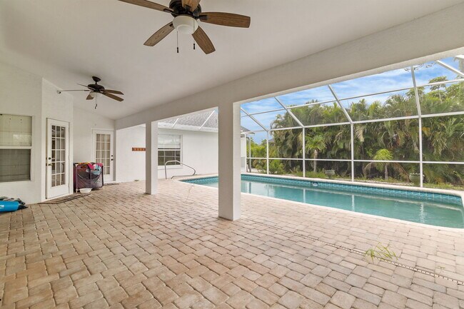 Building Photo - 1040 Bay Harbor Dr