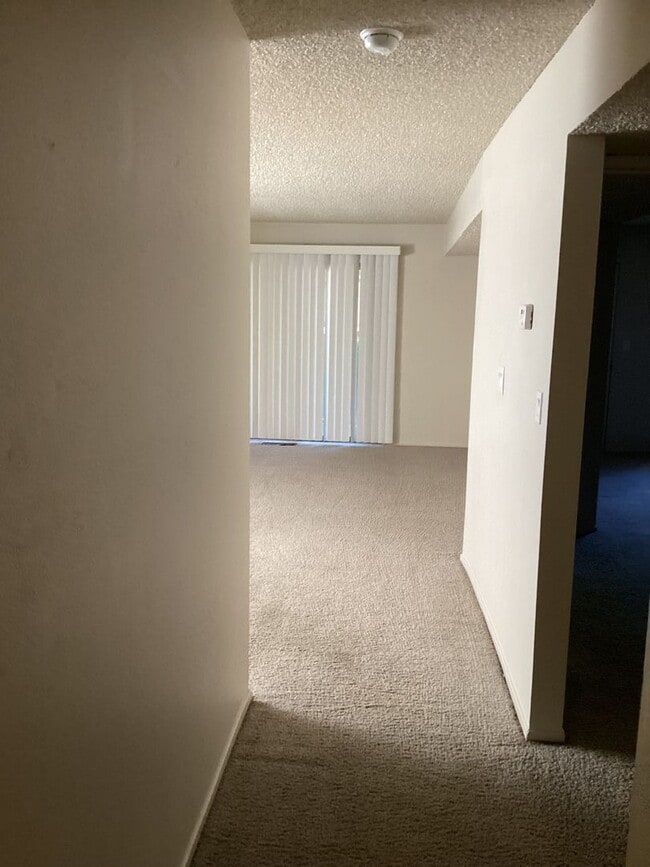 Building Photo - ONLY $1,350.00 PER MONTH - DON'T MISS OUT ON THIS CUTE GROUND FLOOR -2 BEDROOM/1BATH CONDO IN GAT...