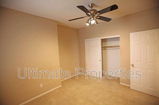 Building Photo - 15028 W Dahlia Dr