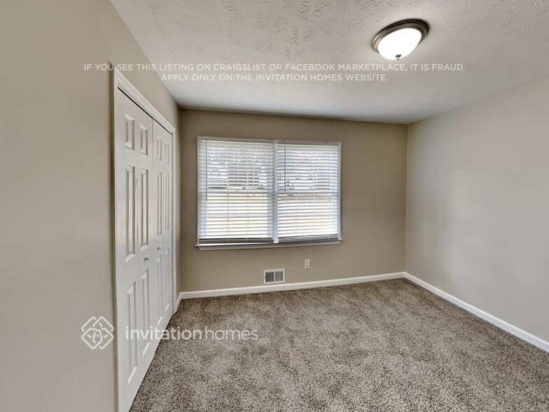 Building Photo - 395 N Hickory Ln