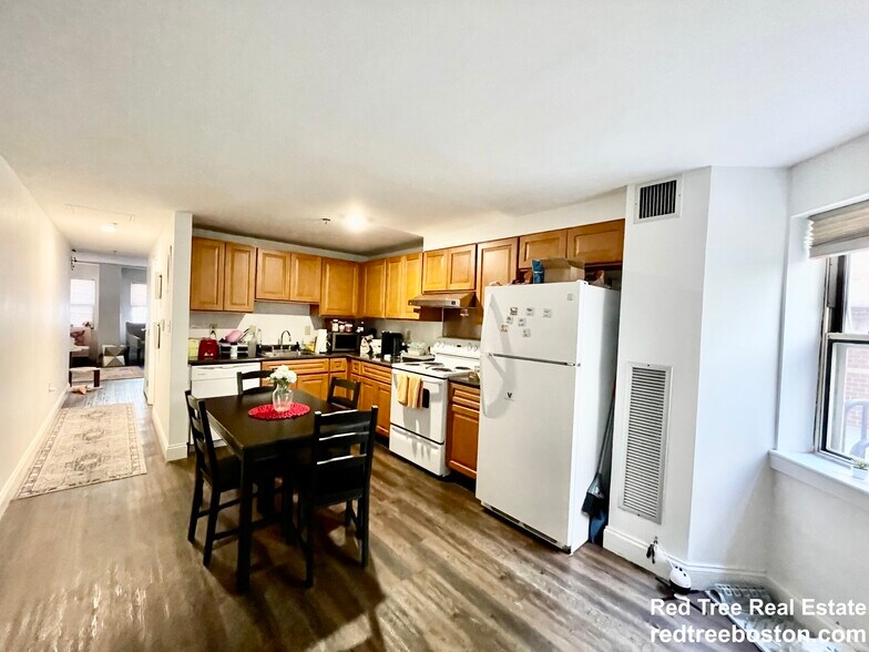 Building Photo - 1 Pine St