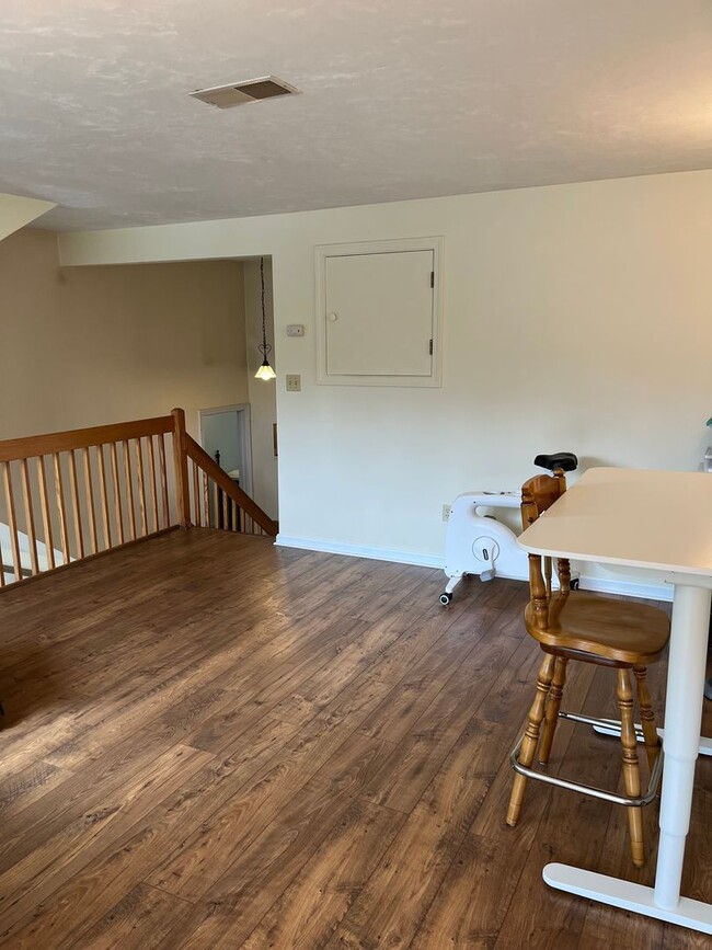 Building Photo - Spacious 2Bd / 2Ba Townhouse in Rockland