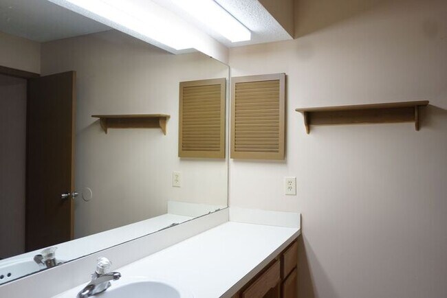 Building Photo - 2 bedroom 2 bathroom flat