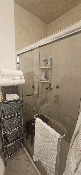 Building Photo - 421 S 17th St