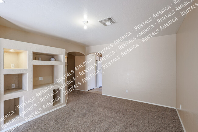 Building Photo - 12122 W Bloomfield Rd