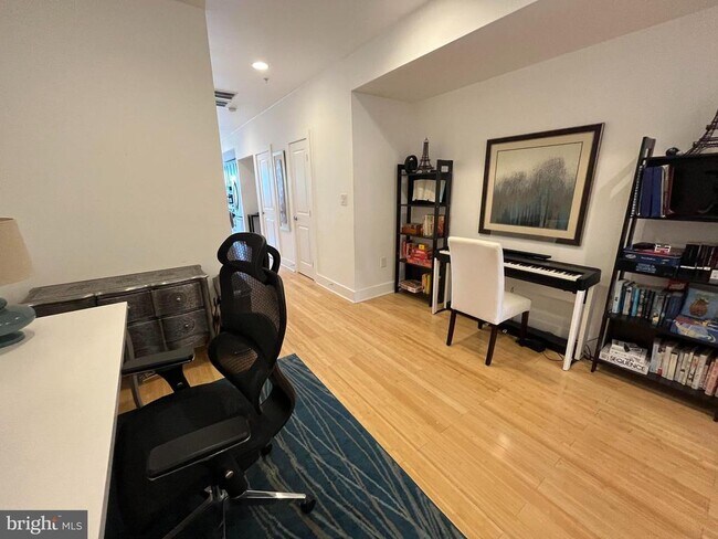 Building Photo - 1013 V St NW