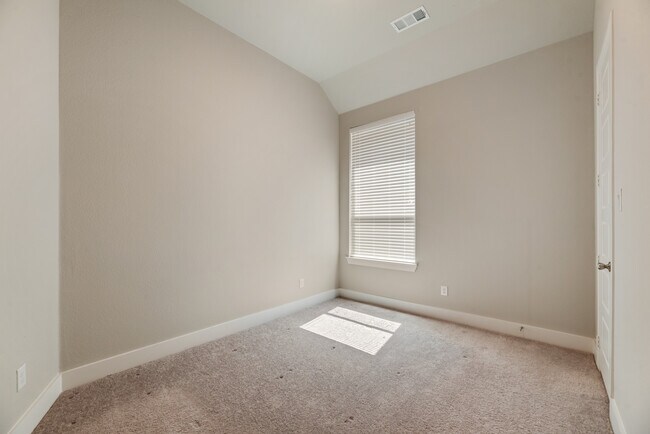 Building Photo - 3105 Columbia Dr
