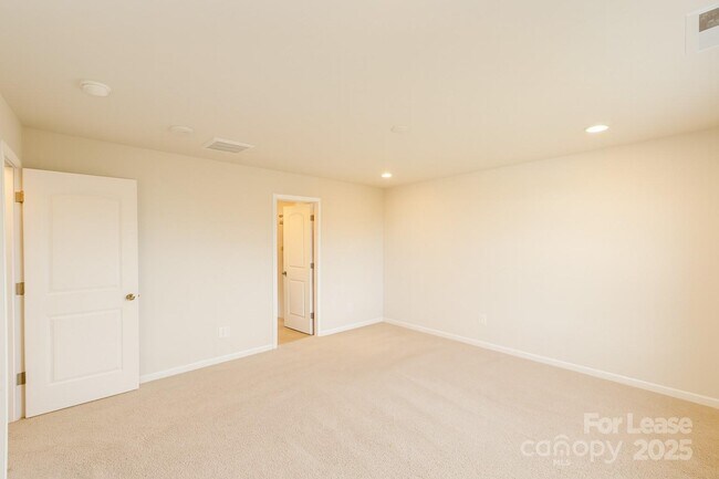 Building Photo - 6010 Walkers Run Dr