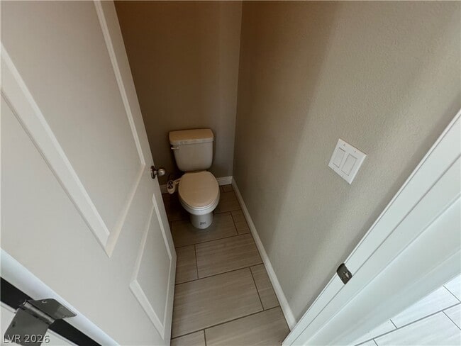 Building Photo - 1051 E Sunset Rd