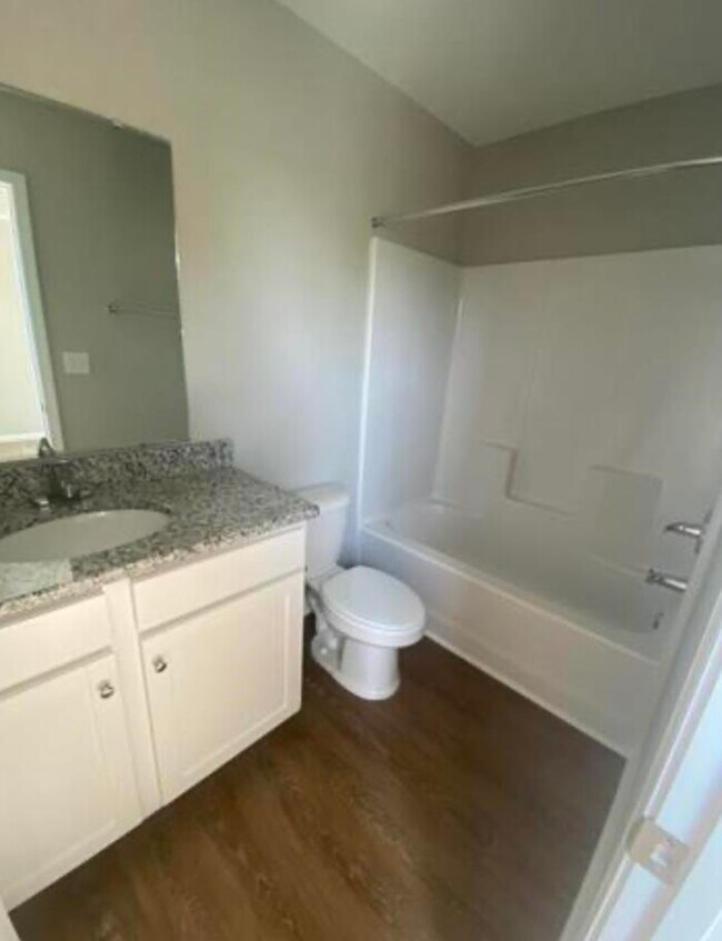 Building Photo - 3517 Fountain Ln