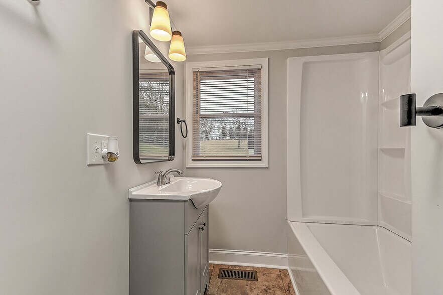 Building Photo - 1104 Old Boones Creek Rd