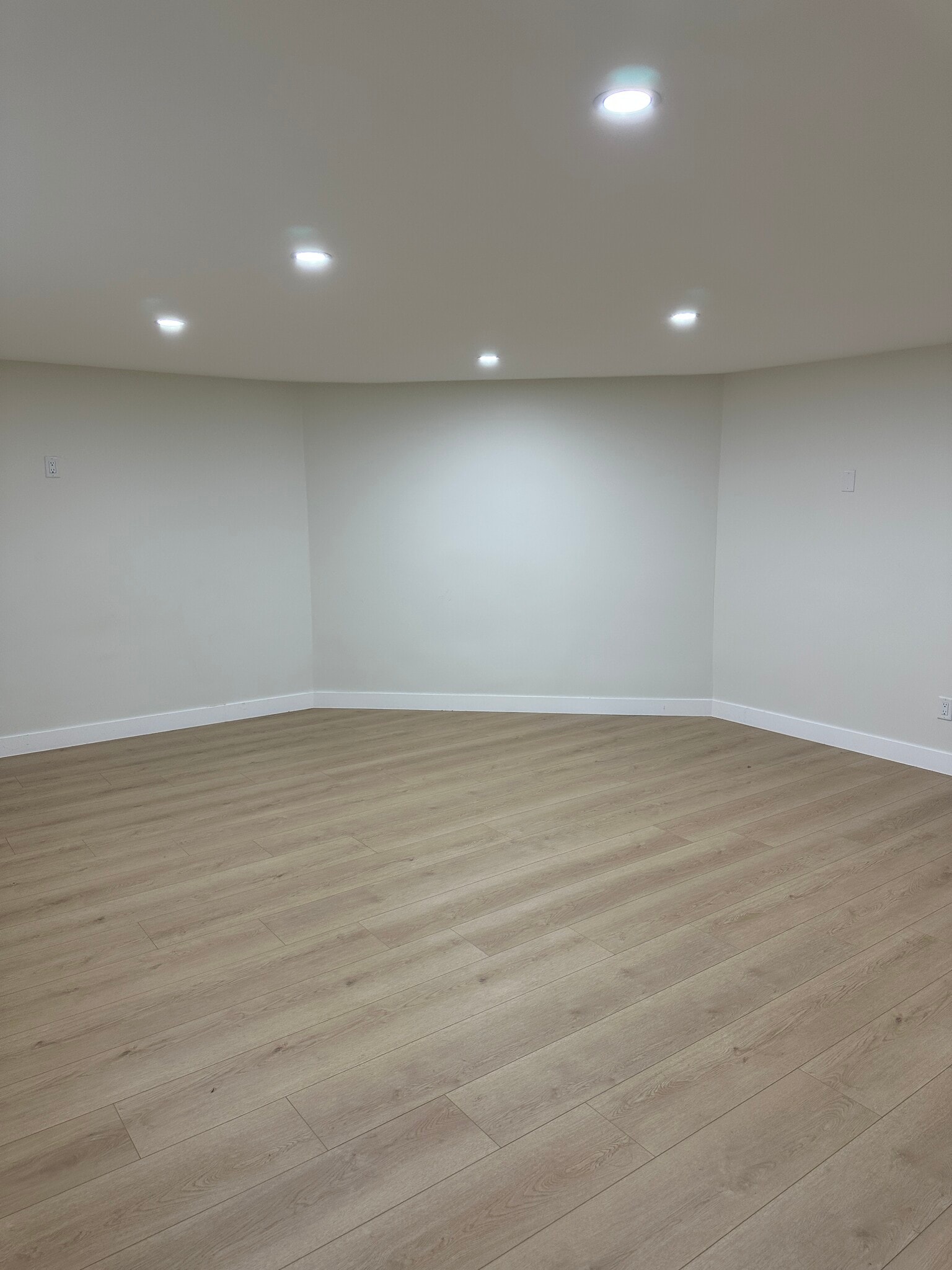 Building Photo - 237 N Kenwood St