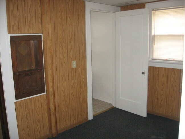 Building Photo - 419 E Pettit Ave