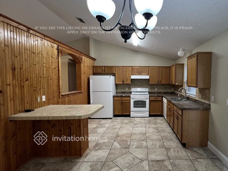 Building Photo - 423 Woodview Dr