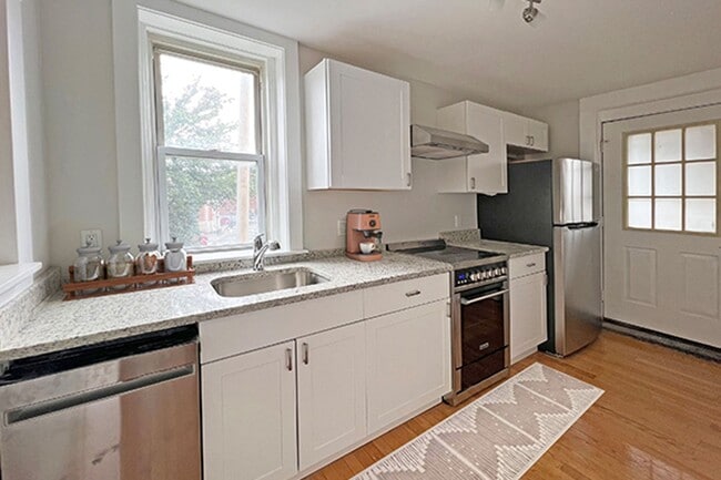 Building Photo - 9/1 Charming downtown Beverly 1BR w/laundr...