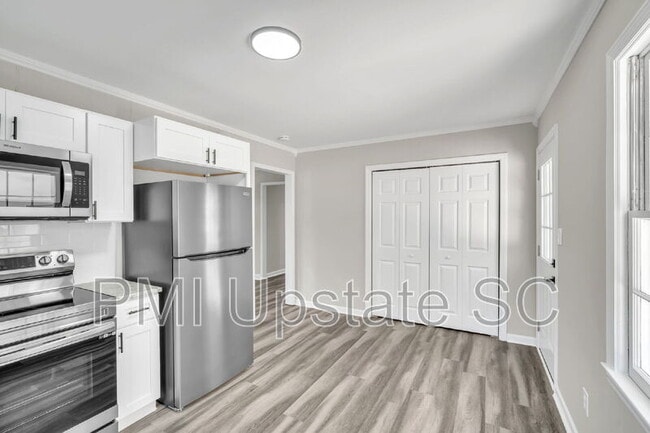 Building Photo - 120 Abbotsford Dr