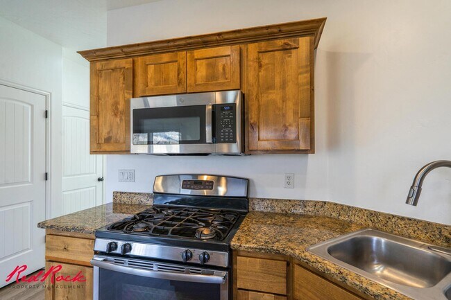 Building Photo - 2075 S Sir Monte Dr