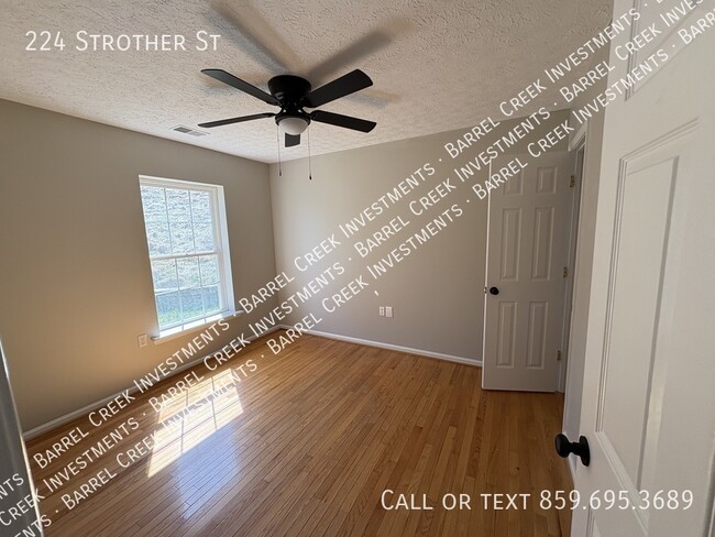 Building Photo - 224 Strother St
