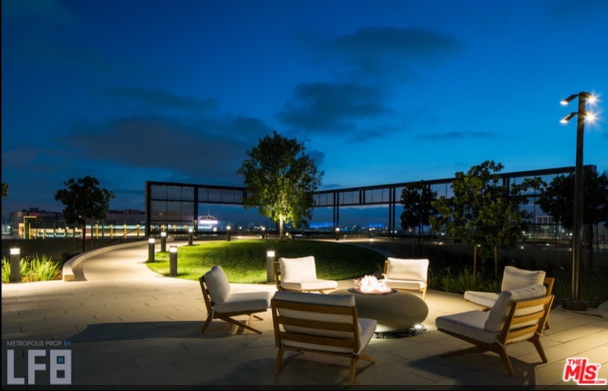 Building Photo - 889 Francisco St