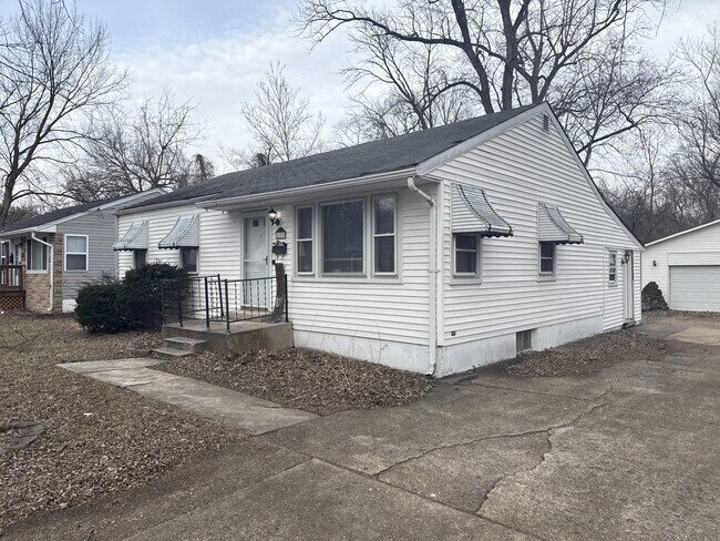 Building Photo - 223 Wiegel Dr