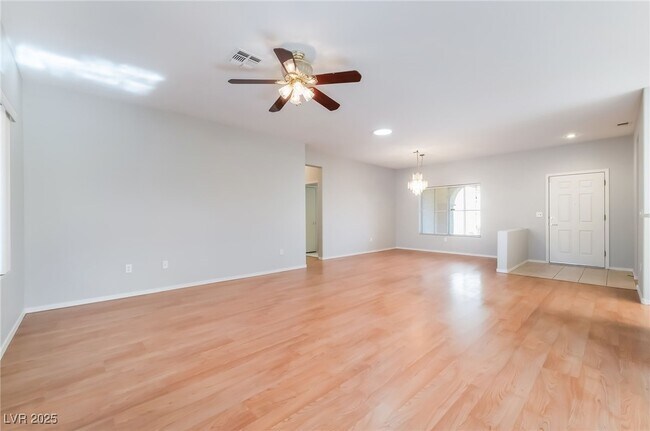 Building Photo - 2571 Thatcher Ave