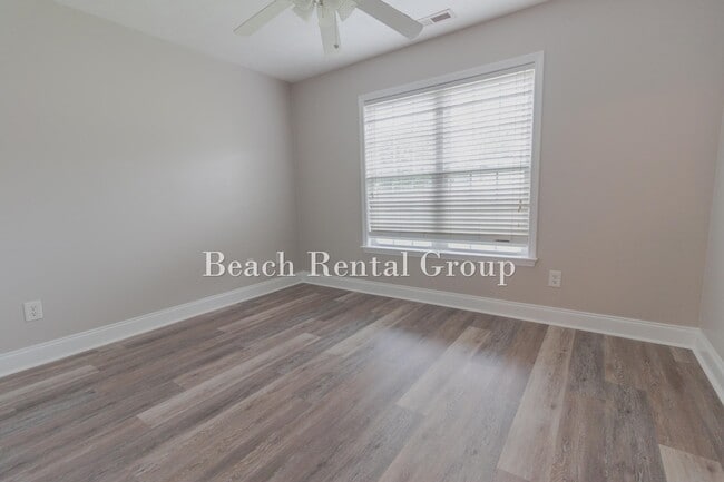 Building Photo - 204 Macarthur Dr