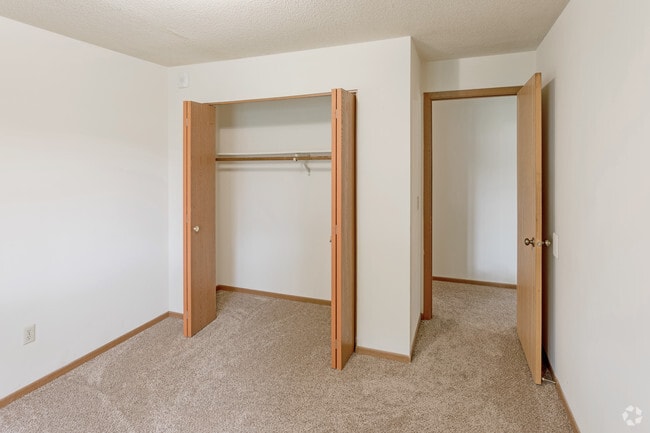 2BR, 1BA - Pine Point Apartments