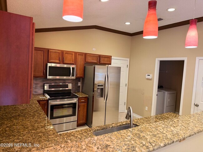 Building Photo - 5925 Round Table Rd