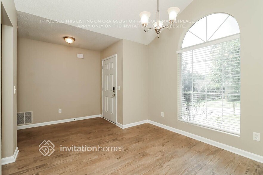 Building Photo - 1830 Killarney Dr SW