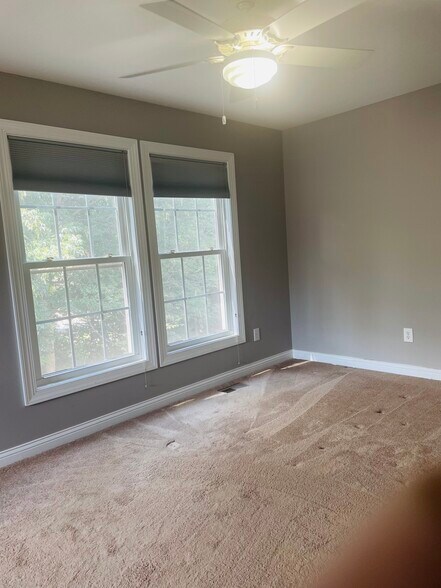 Building Photo - 5670 Honey Locust Dr