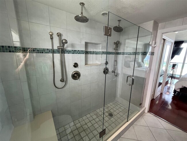 Building Photo - 333 NE 21st Ave