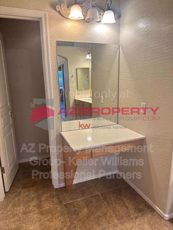 Building Photo - 16802 W Tonbridge St