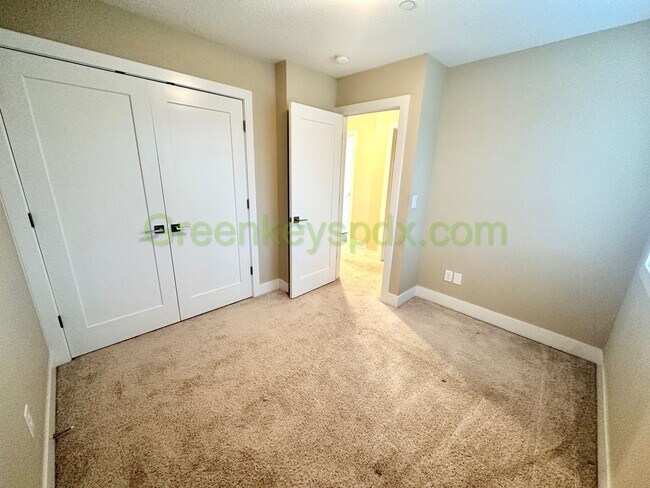 Building Photo - Gorgeous, Custom-designed 4-Bedroom Contemporary Townhouse on 3 Levels