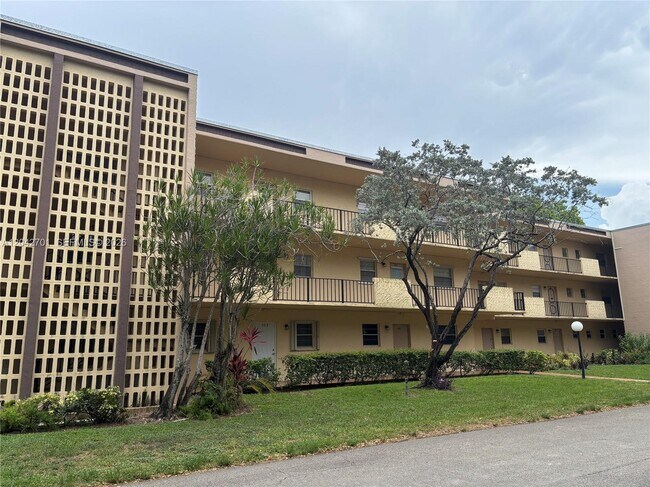 Building Photo - 300 Berkley Rd