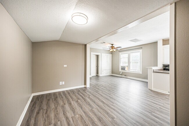 Building Photo - 216 Redan St