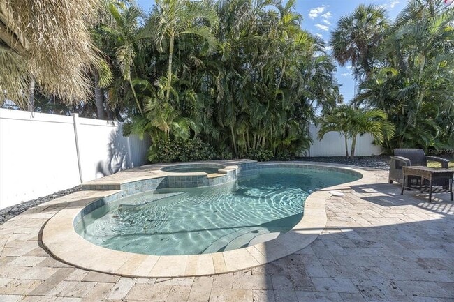 Building Photo - 518 77th Ave