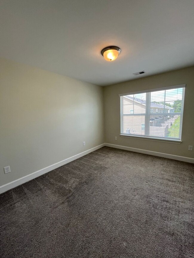 Building Photo - 116 Bluet Ln