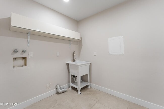 Building Photo - 2150 Lake Havasu Plaza