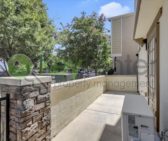 Building Photo - 487 McClatchy Way