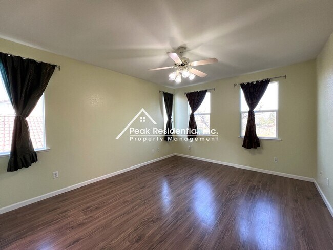 Building Photo - North Natomas 3bd/2.5ba House with 2 Car Garage