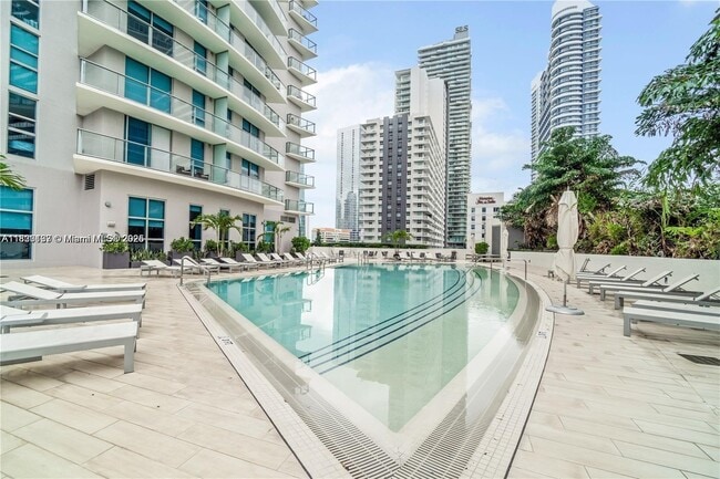 Building Photo - 1100S S Miami Ave